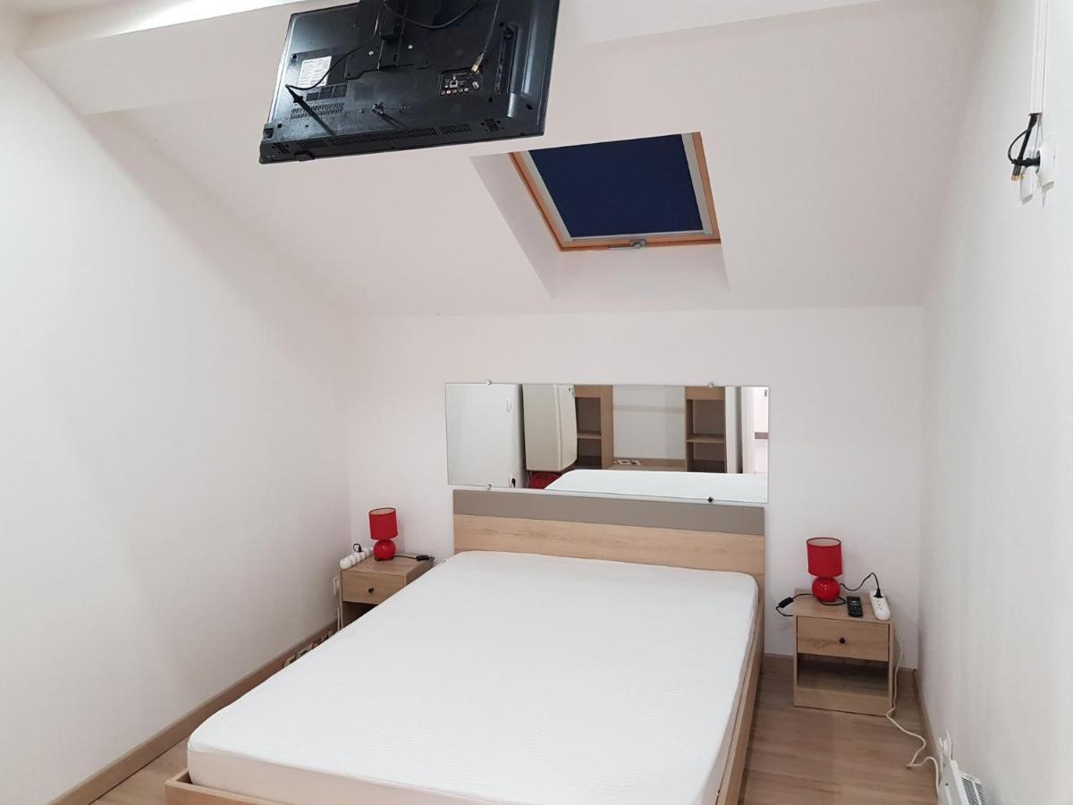 11 - Tres Joli 2 Pieces Tout Equipe Pour 1 A 5 Personnes, Vue Sur Parc Arbore, Parking Privatif Gratuit, Grand Fourgon Possible, Tout Le Linge De Maison Est Fourni Razac-sur-lʼIsle Dış mekan fotoğraf