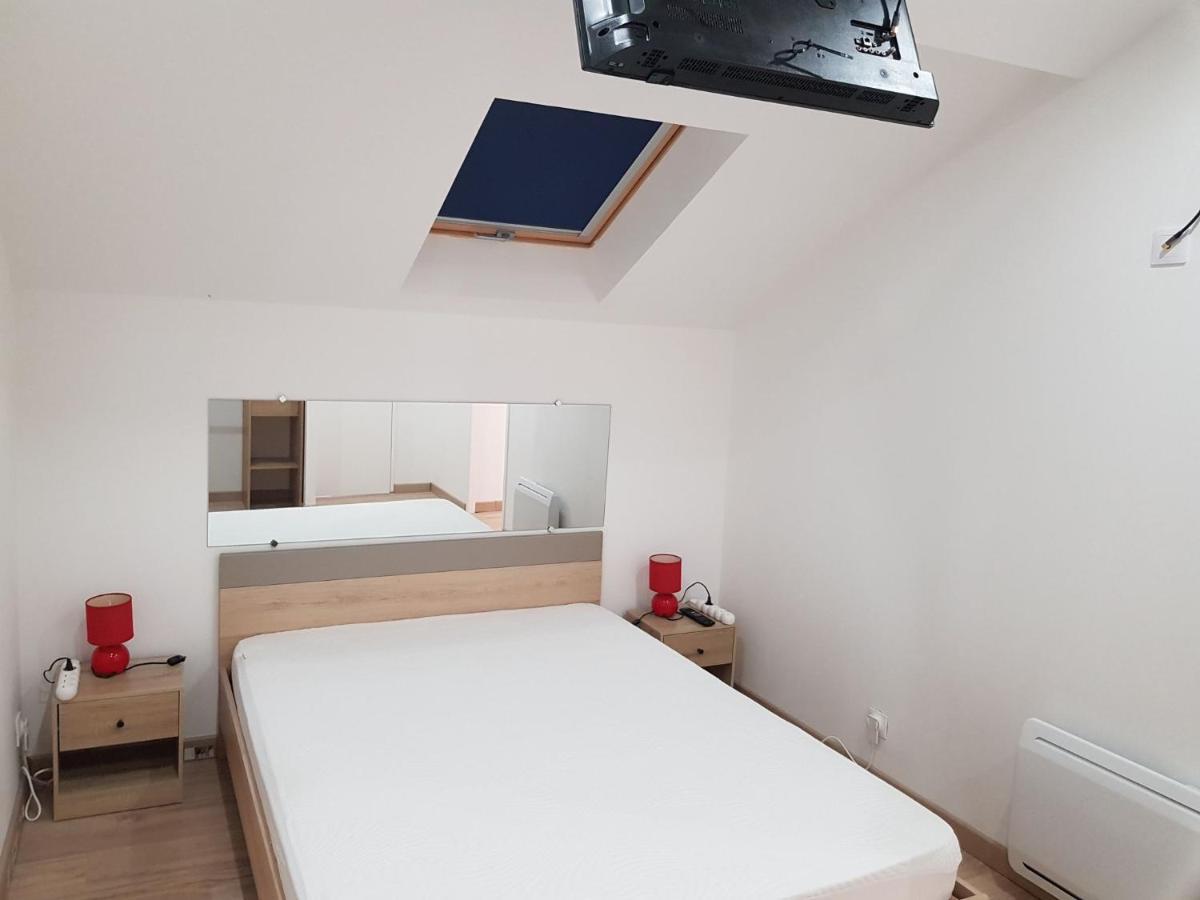11 - Tres Joli 2 Pieces Tout Equipe Pour 1 A 5 Personnes, Vue Sur Parc Arbore, Parking Privatif Gratuit, Grand Fourgon Possible, Tout Le Linge De Maison Est Fourni Razac-sur-lʼIsle Dış mekan fotoğraf